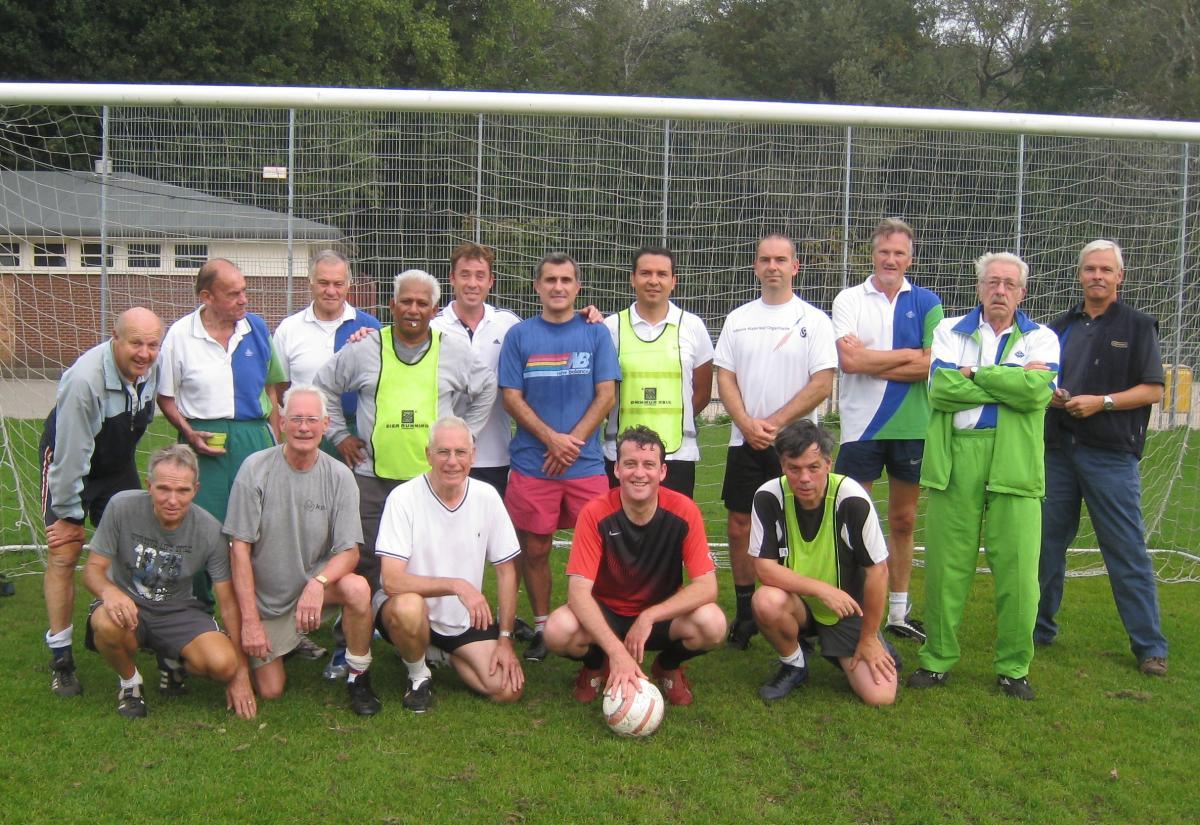 Team klaar voor de voetbalwedstrijd, 2009